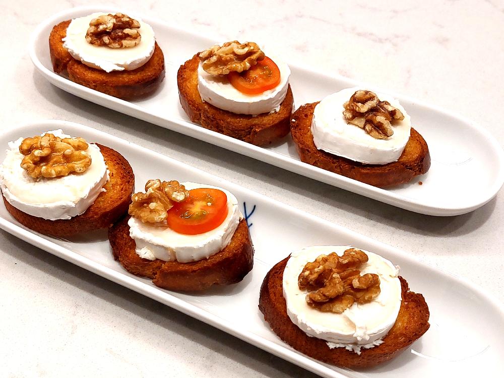 Crostini with Goat cheese and Walnuts