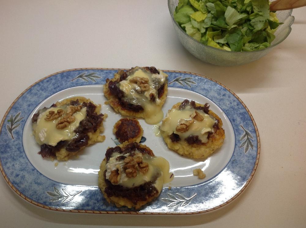 Corn patties with candied onions
