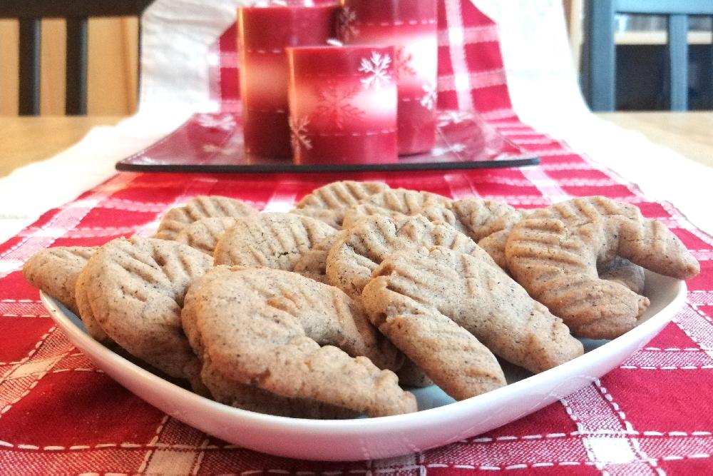 Horseshoe shaped Christmas cookies