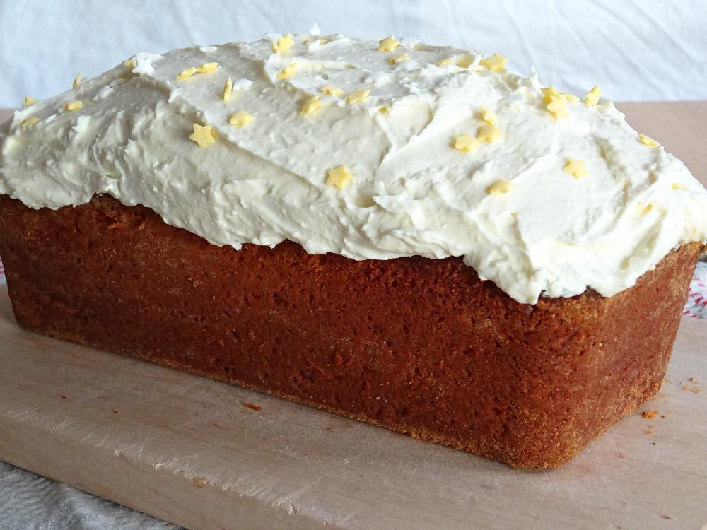 Banana cake with cheese frosting