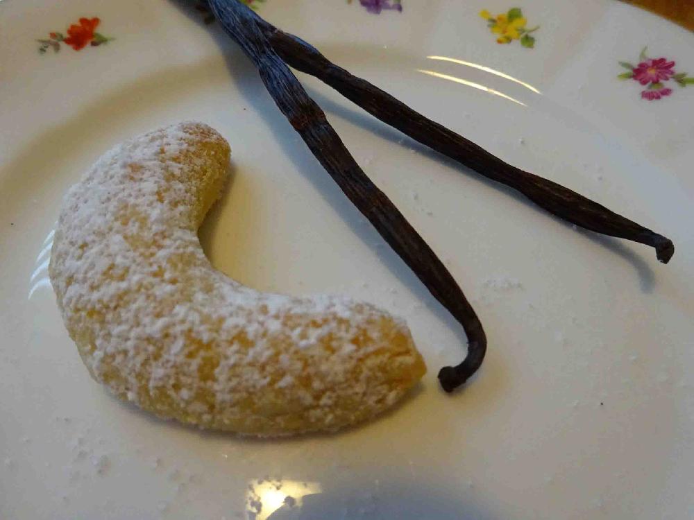 German Christmas cookies- Vanillekipferl