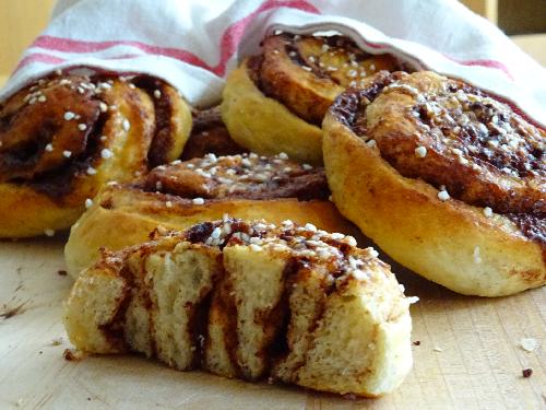Cinnamon buns picture