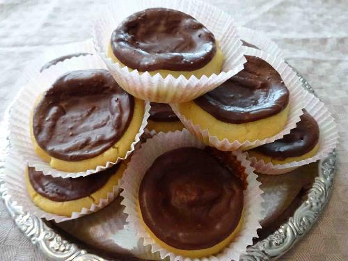 Soft cookies with toffee and black chocolate picture
