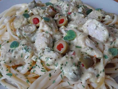Chicken sauce with tarragon picture